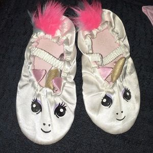 Sz 7 H&M UNICORN SLIPPERS